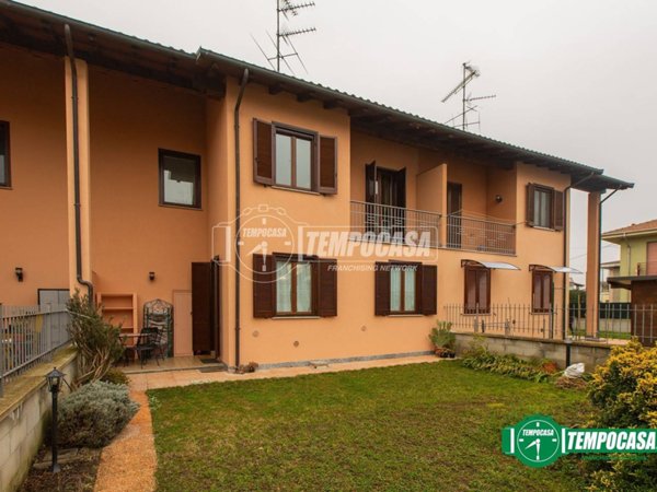 casa indipendente in vendita a Caltignaga