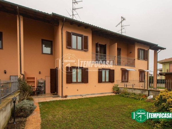 casa indipendente in vendita a Caltignaga