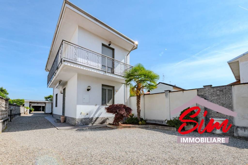 casa indipendente in vendita a Caltignaga