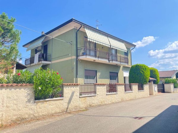 casa indipendente in vendita a Caltignaga in zona Sologno