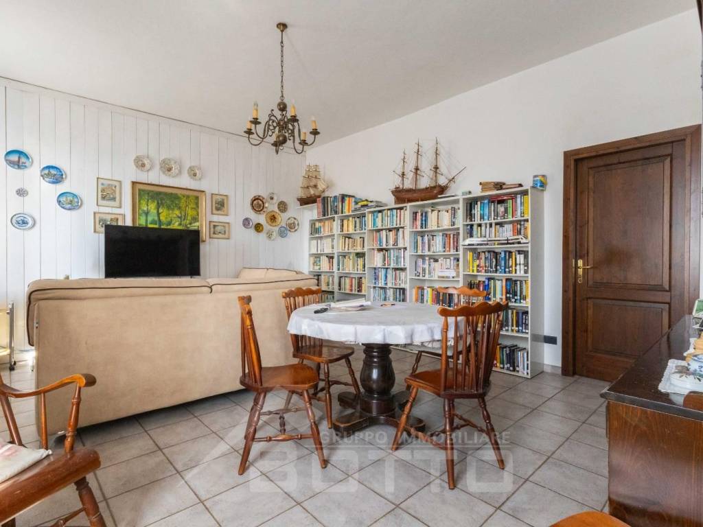 appartamento in vendita a Caltignaga in zona Sologno