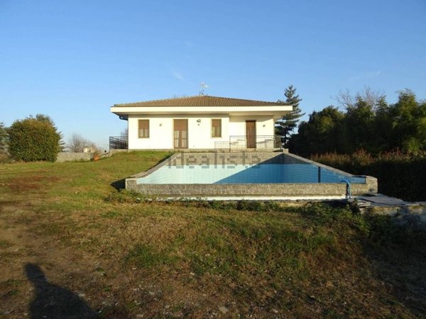 casa indipendente in vendita a Cameri