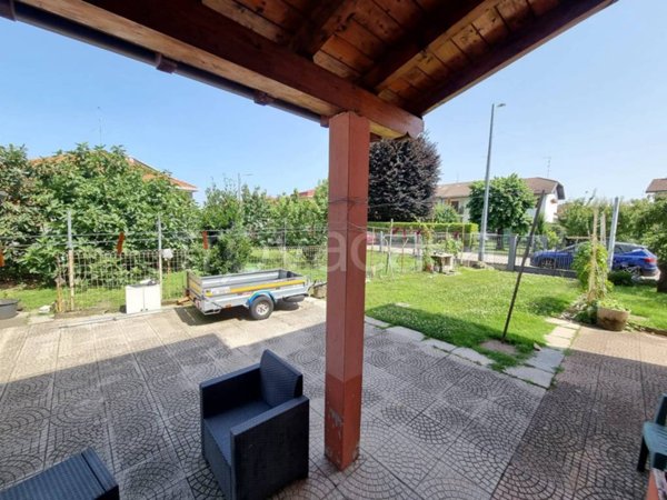 casa indipendente in vendita a Cameri