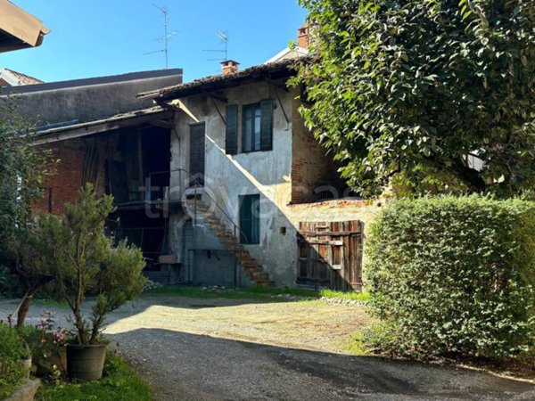 casa indipendente in vendita a Cameri