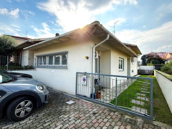 casa indipendente in vendita a Cameri