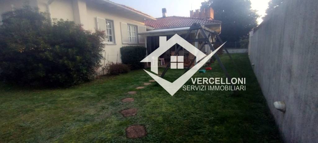 casa indipendente in vendita a Cameri