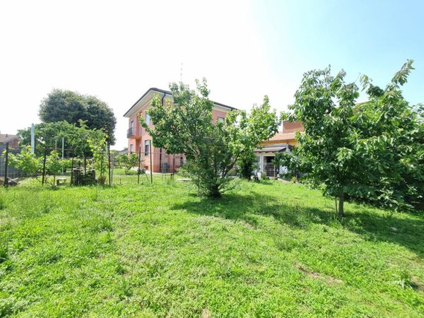 casa indipendente in vendita a Cameri