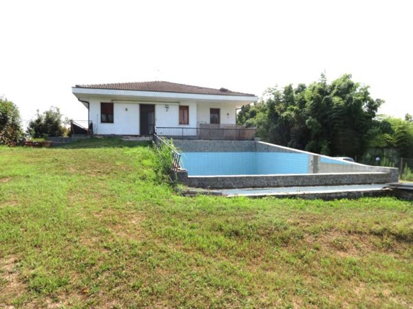 casa indipendente in vendita a Cameri