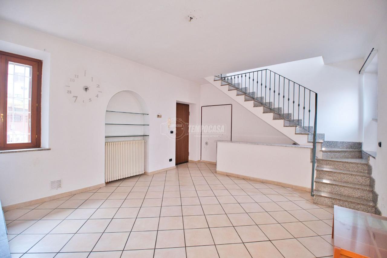 casa indipendente in vendita a Cameri