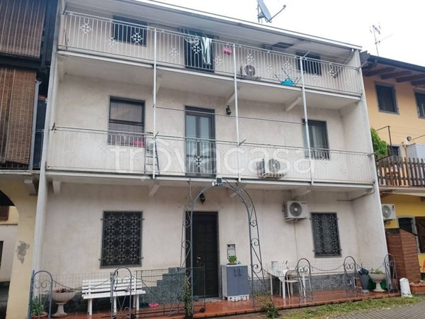 casa indipendente in vendita a Cameri