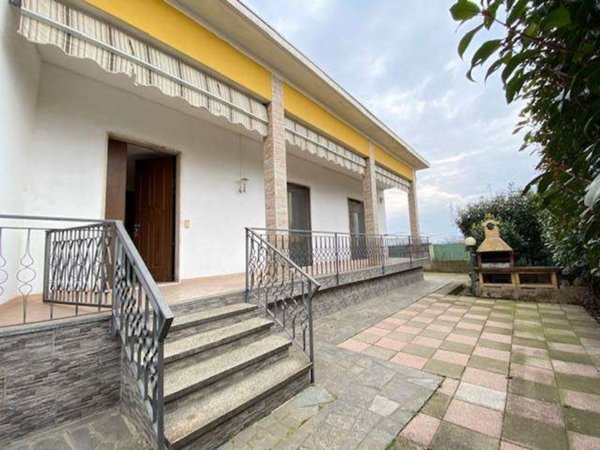 casa indipendente in vendita a Cameri