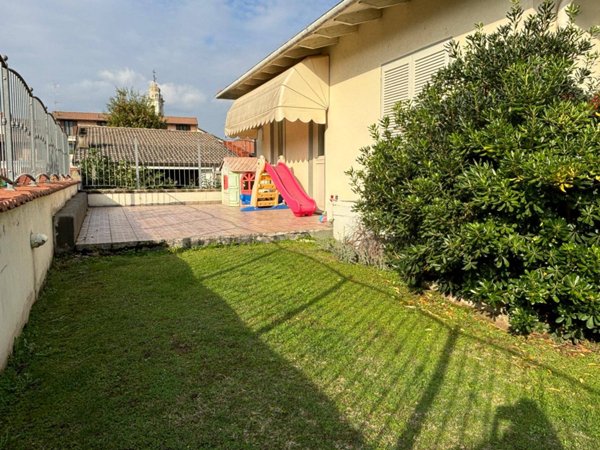 casa indipendente in vendita a Cameri