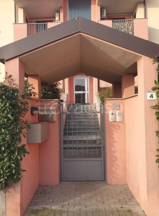 locale commerciale in vendita a Cameri
