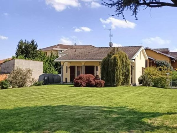 casa indipendente in vendita a Cameri