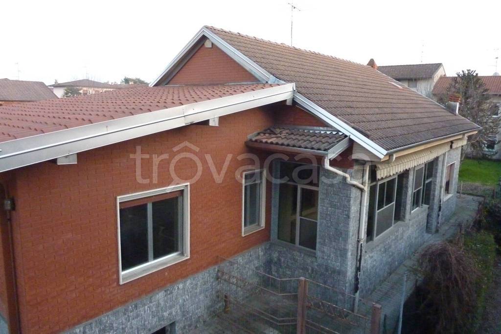 casa indipendente in vendita a Cameri