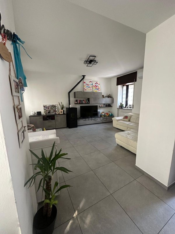 casa indipendente in vendita a Cameri