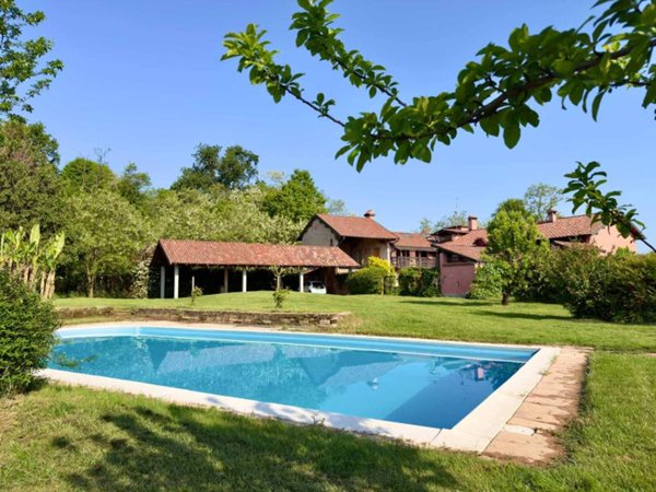 casa indipendente in vendita a Cameri