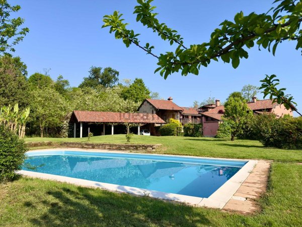 casa indipendente in vendita a Cameri