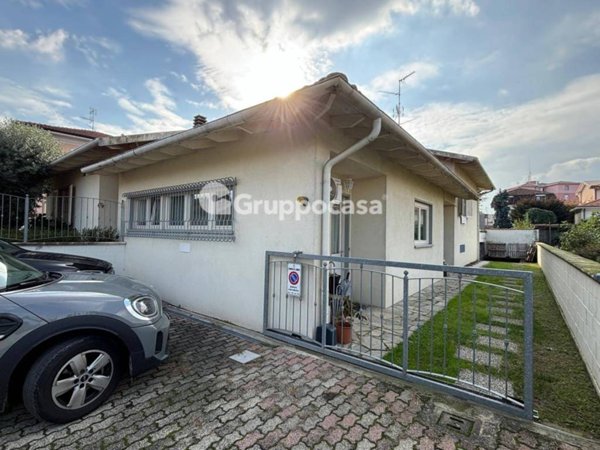 casa indipendente in vendita a Cameri