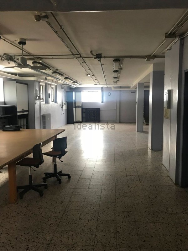 locale commerciale in vendita a Cameri