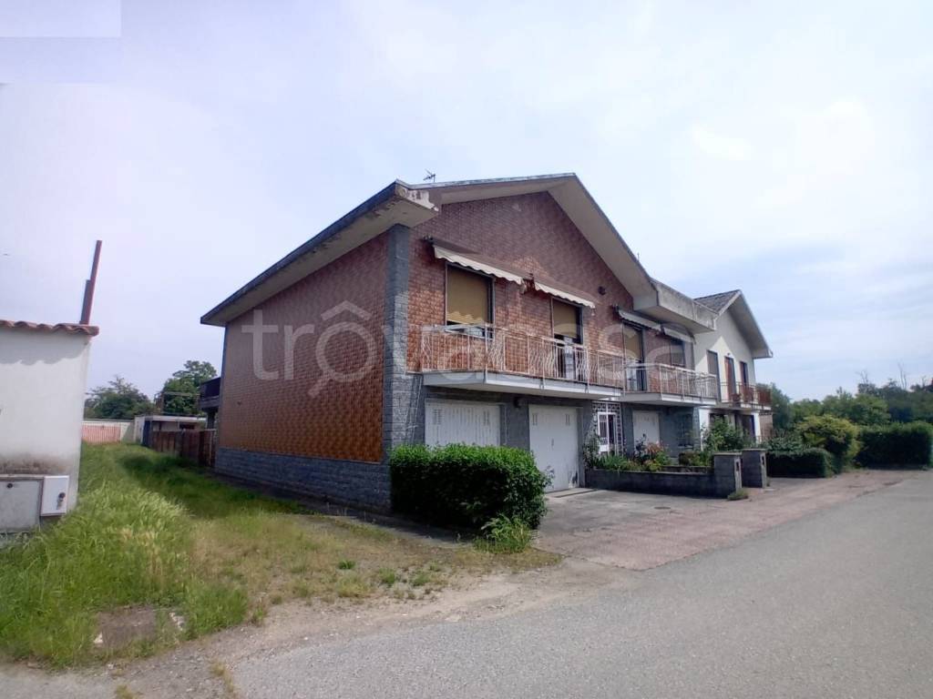 casa indipendente in vendita a Cameri