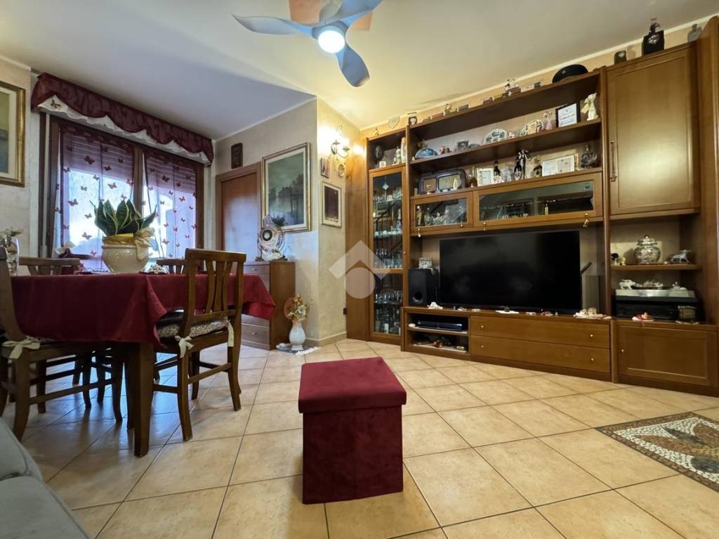 appartamento in vendita a Cameri in zona Nivellina