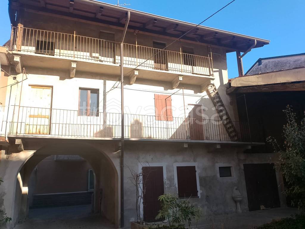 casa indipendente in vendita a Cameri