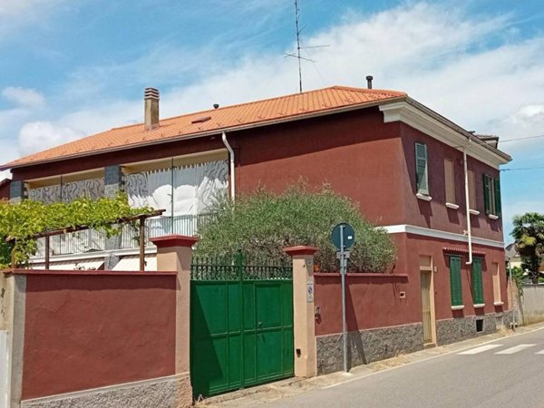 casa indipendente in vendita a Cameri