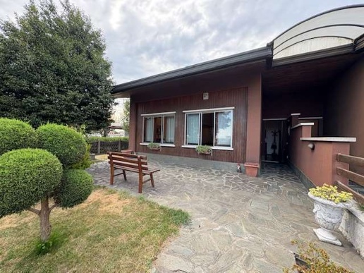 casa indipendente in vendita a Cameri