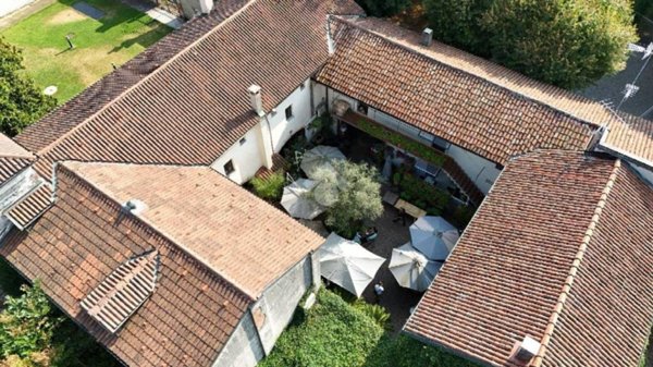 casa indipendente in vendita a Cameri