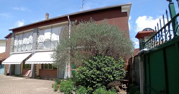 casa indipendente in vendita a Cameri