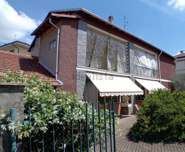 casa indipendente in vendita a Cameri