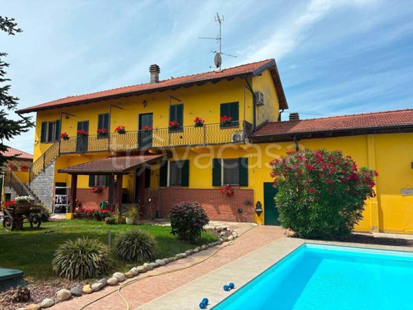 casa indipendente in vendita a Cameri