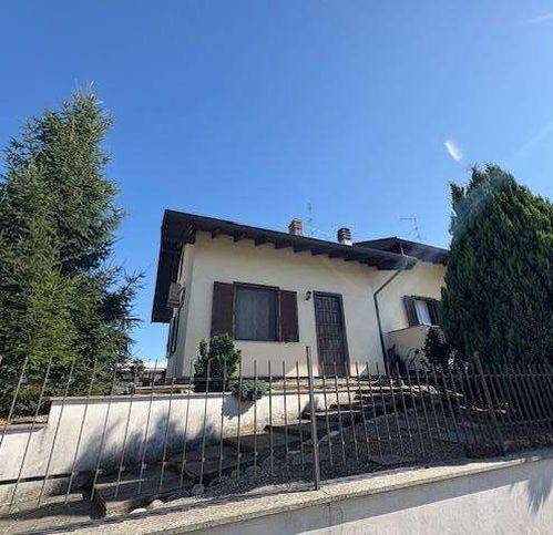 casa indipendente in vendita a Cameri