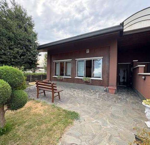 casa indipendente in vendita a Cameri