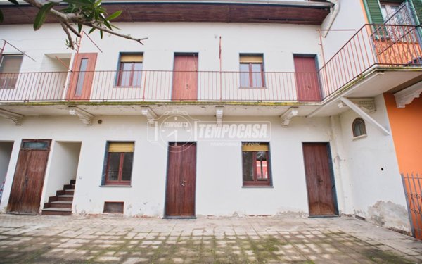 casa indipendente in vendita a Cameri