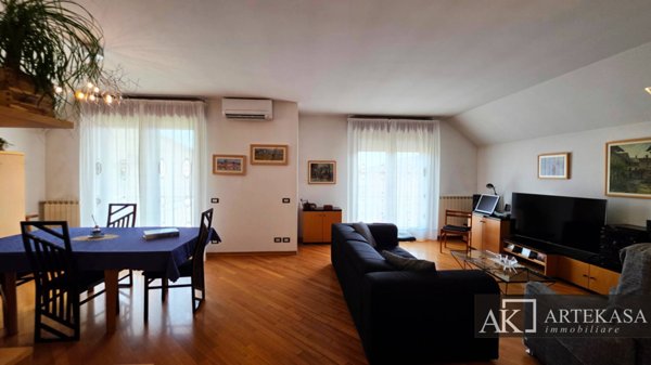 casa indipendente in vendita a Cameri