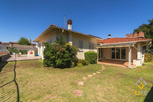 casa indipendente in vendita a Cameri