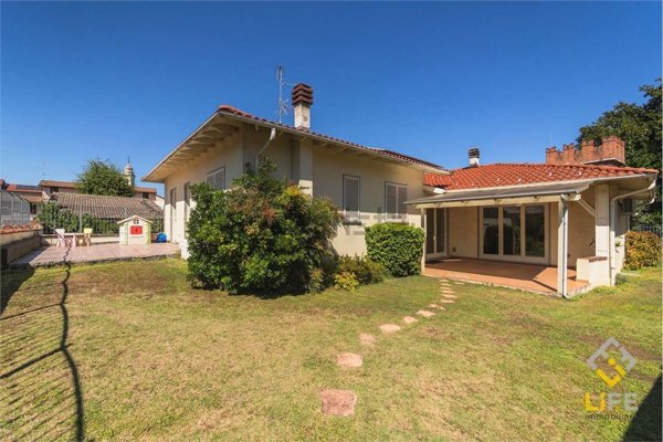 casa indipendente in vendita a Cameri