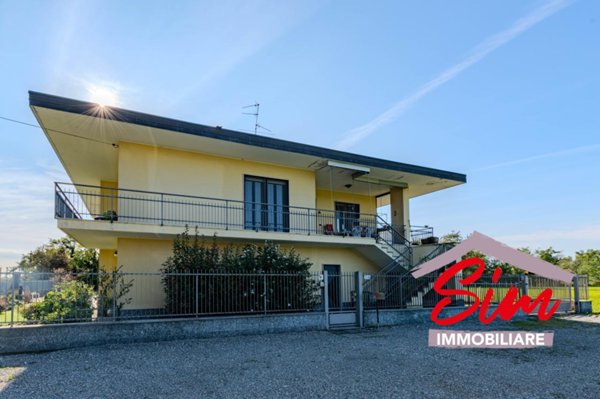 casa indipendente in vendita a Cameri