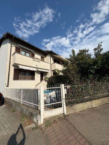 casa indipendente in vendita a Cameri