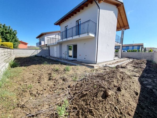 casa indipendente in vendita a Cameri