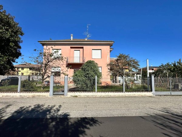 casa indipendente in vendita a Cameri