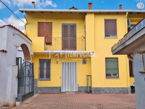 casa indipendente in vendita a Cameri