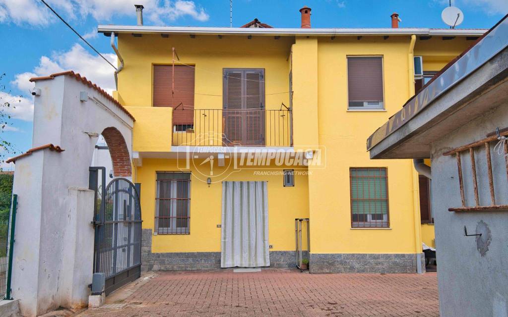 casa indipendente in vendita a Cameri