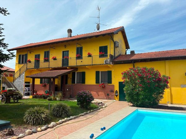 casa indipendente in vendita a Cameri