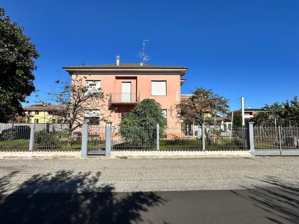 casa indipendente in vendita a Cameri