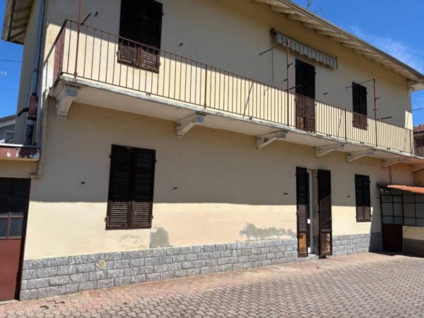 casa indipendente in vendita a Cameri