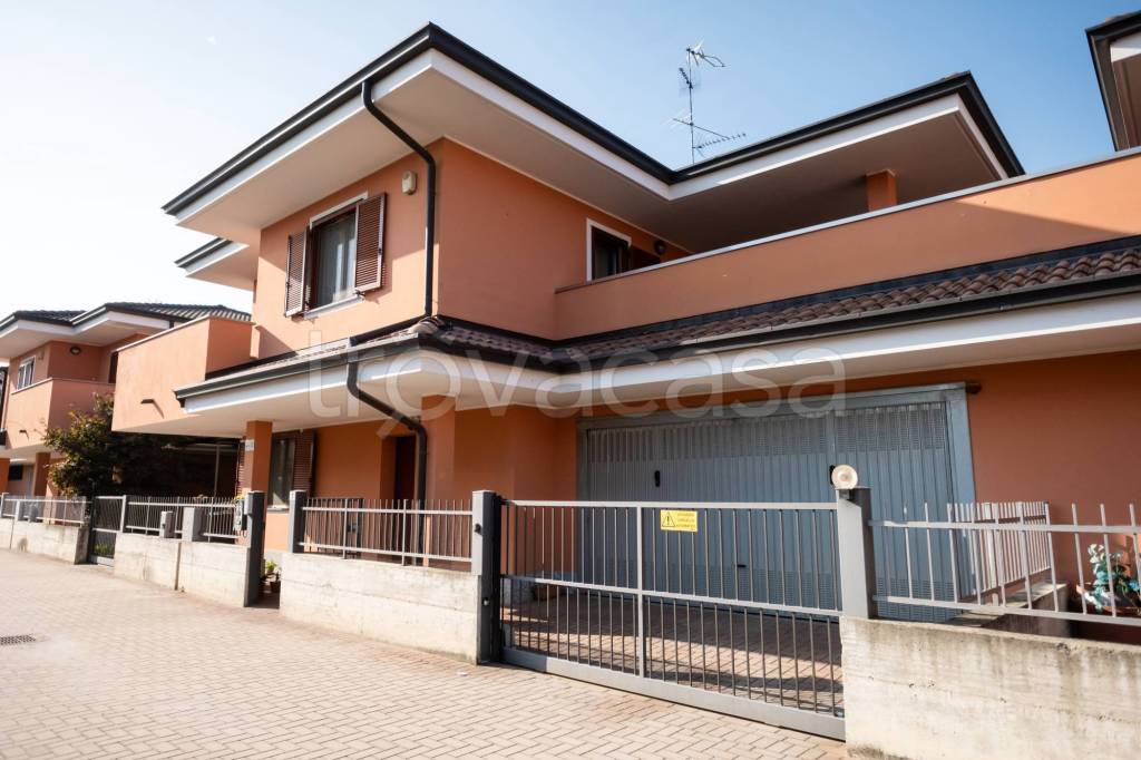 casa indipendente in vendita a Cameri