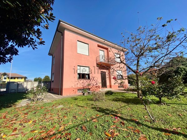 casa indipendente in vendita a Cameri